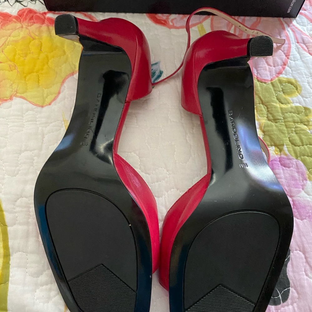 Bandolino Red squared toe sandals/heels - Picture 2 of 4